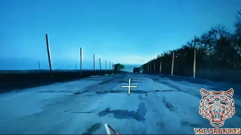 Показаны очередные кадры уничтожения беспилотниками техники ВСУ на дороге Суджа-Юнаковка в сумском приграничье