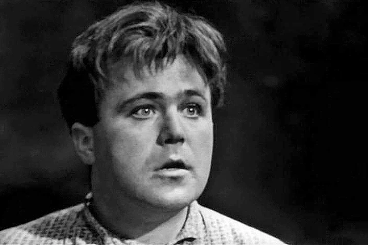 Санитары, слесари, сантехники, страховые агенты – кем были знаменитые актеры прежде, чем стали «звездами»