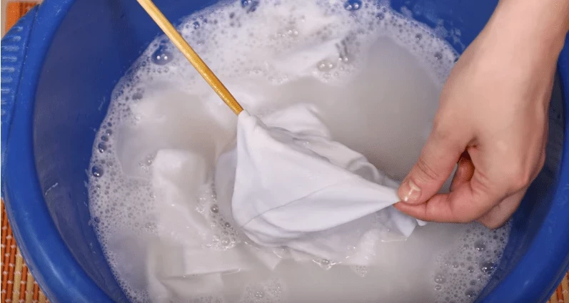 Какие существуют проверенные способы отбелить белые вещи в домашних условиях