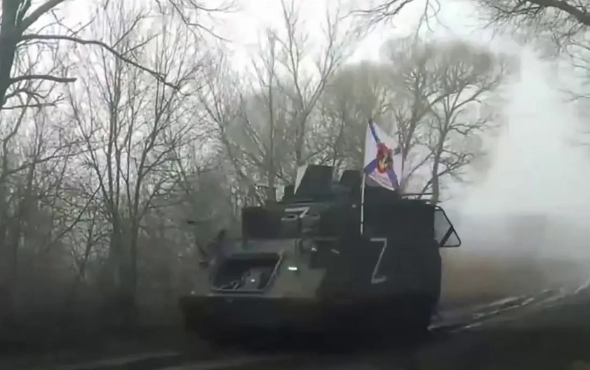 Российские морпехи эвакуировали из Курской области уцелевшую командно-штабную машину противника на базе бронетранспортера М577