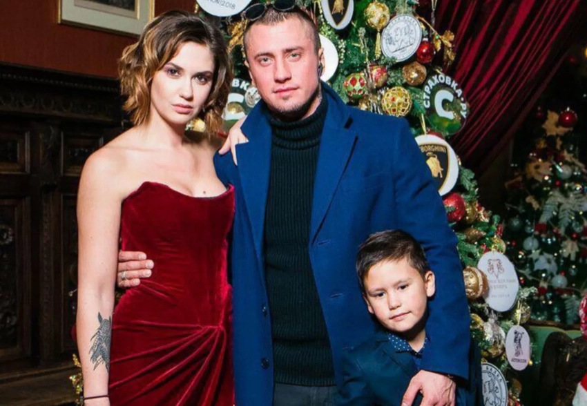 "Он знает, что мама отпустила его". Сын Агаты Муцениеце и Павла Прилучного тяжело переживает суд родителей