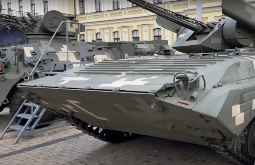 В Бельгии пропалестинские активисты повредили бронетехнику для ВСУ, приняв её за израильскую