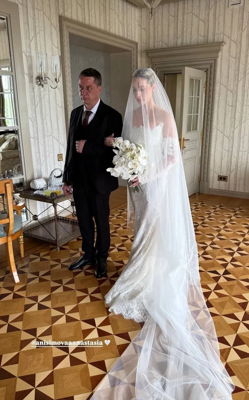 Невеста в мини, Дилара, Toxi$ и Icegergert: появились новые фото со свадьбы рэпера Big Baby Tape